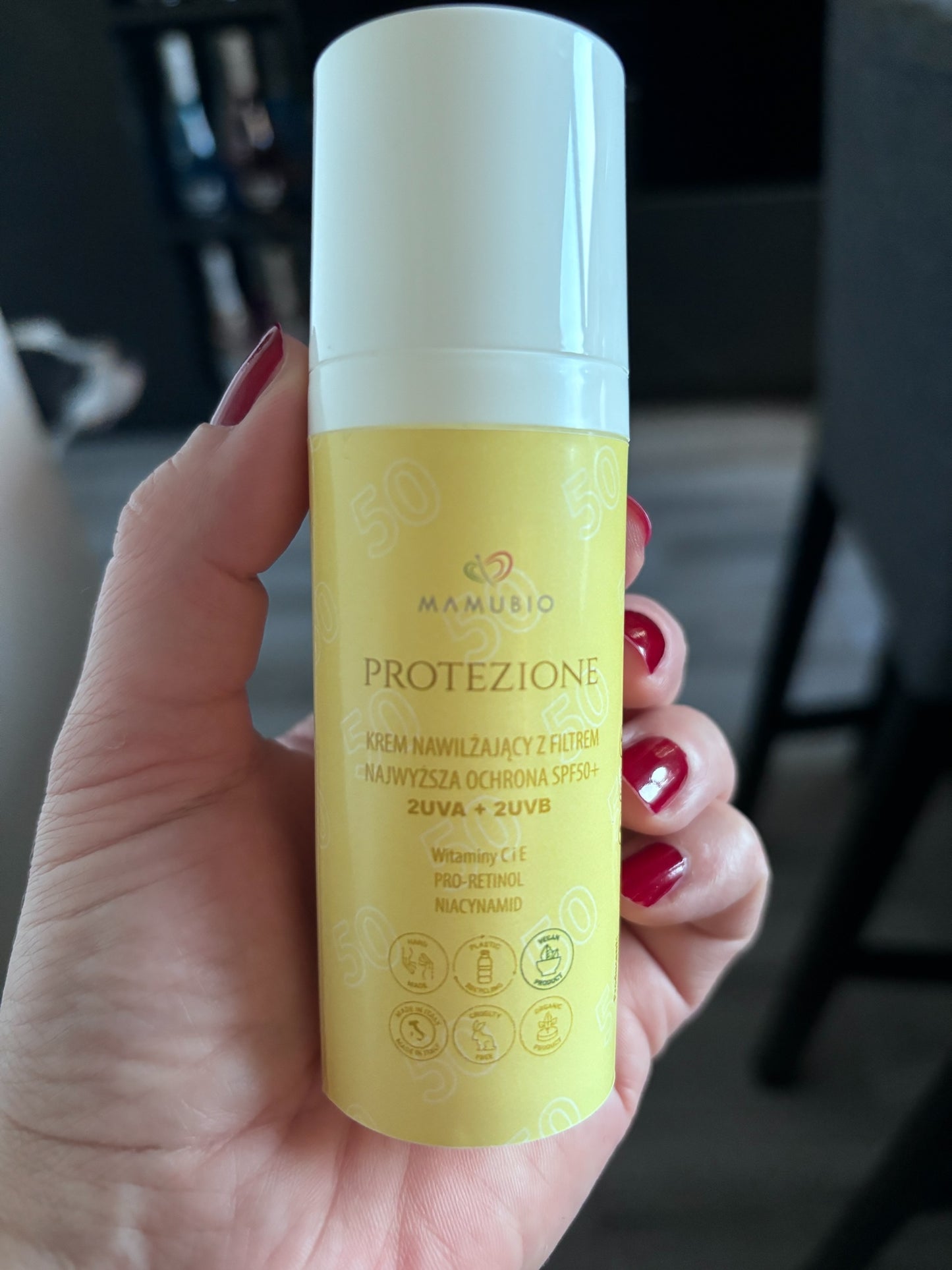 Krem do Twarzy z Filtrem SPF50+ PA+++ oraz Witaminami A, C, E i Niacynamidem